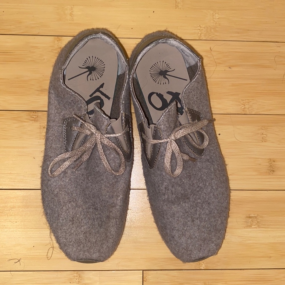 oTBT tennis shoes